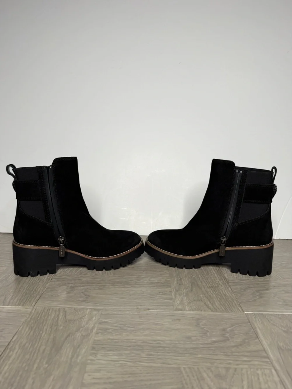 Blondo Dahlia Black Nubuck Heeled Bootie 6M
